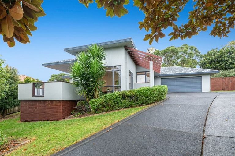 Photo of property in 17 Jacanas Place, Unsworth Heights, Auckland, 0632