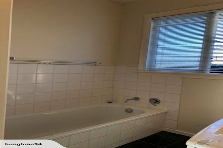 Photo of property in 70 Memorial Avenue, Ilam, Christchurch, 8053