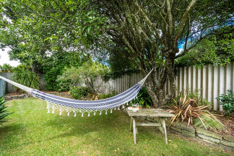 Photo of property in 6 Boler Place, New Lynn, Auckland, 0600