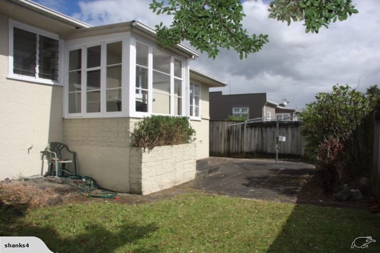 Photo of property in 16 Franklin Avenue, Hokowhitu, Palmerston North, 4410