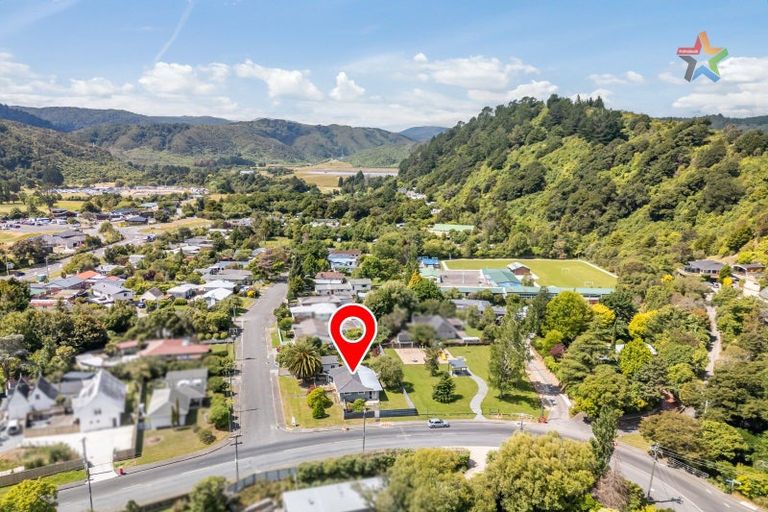 Photo of property in 2 Molloys Road, Te Marua, Upper Hutt, 5018