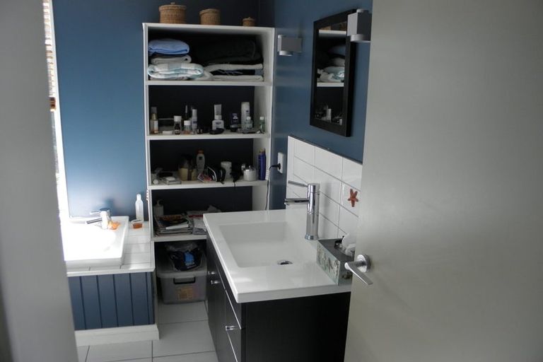 Photo of property in 45 Garden Road, Northland, Wellington, 6012