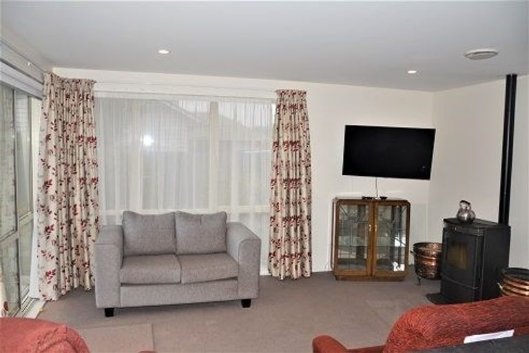 Photo of property in 21 Lenton Street, Aranui, Christchurch, 8061