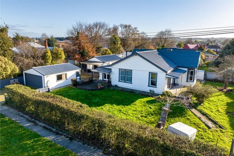 Photo of property in 102 Johnson Street, Milton, 9220