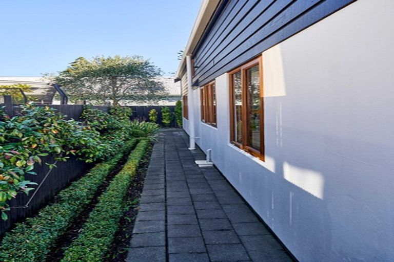 Photo of property in 2/130 Muritai Road, Eastbourne, Lower Hutt, 5013