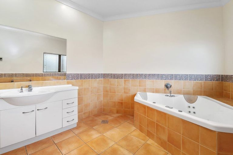 Photo of property in 31 Hoyte Place, Pukehangi, Rotorua, 3015