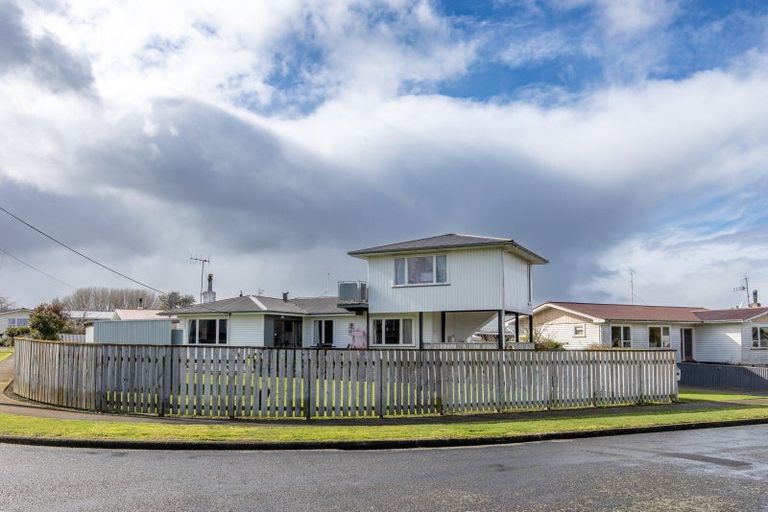 Photo of property in 1 Jull Crescent, Waipukurau, 4200