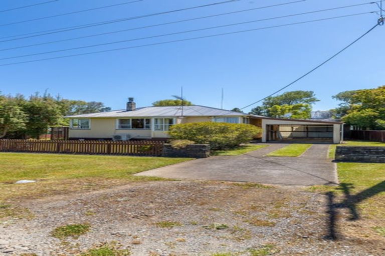 Photo of property in 17 Kairau Road West, Sentry Hill, New Plymouth, 4373
