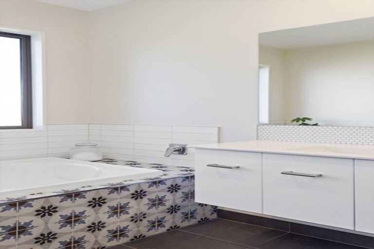 Photo of property in 13 Mcivor Place, Rangiora, 7400