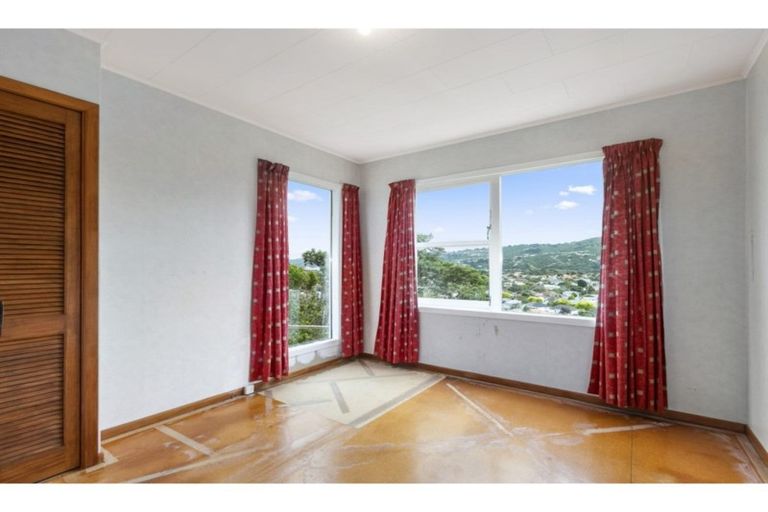 Photo of property in 19 Summit Road, Fairfield, Lower Hutt, 5011