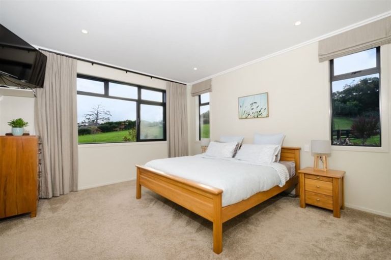 Photo of property in 265 Old North Road, Kumeu, 0892