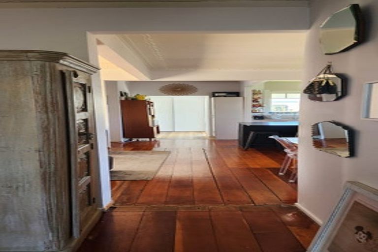 Photo of property in 11 Rimu Street, New Lynn, Auckland, 0600