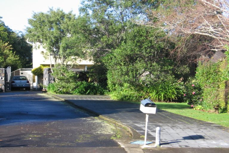 Photo of property in 20 Fielding Crescent, Farm Cove, Auckland, 2012