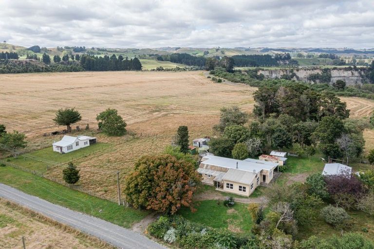 Photo of property in 30 Sandon Block Road, Ohingaiti, Hunterville, 4783