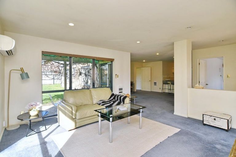 Photo of property in 10 Riegler Place, Belfast, Christchurch, 8051