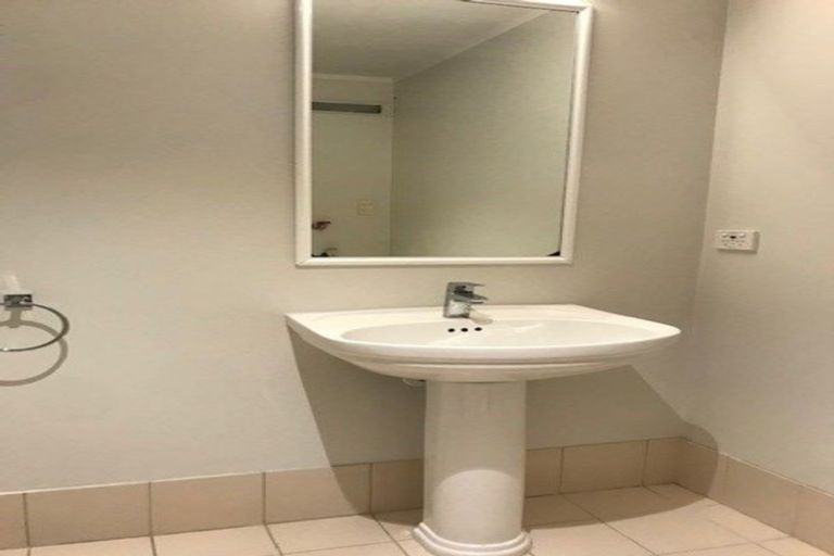 Photo of property in 10a/30 Westward Ho, Glen Eden, Auckland, 0602