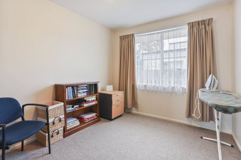 Photo of property in 2/32 Lake Terrace Road, Burwood, Christchurch, 8083