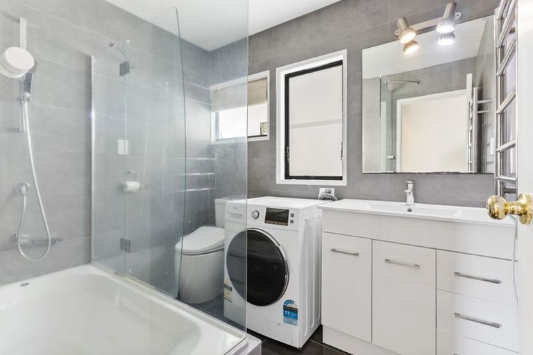 Photo of property in 54 Glennandrew Drive, Half Moon Bay, Auckland, 2012