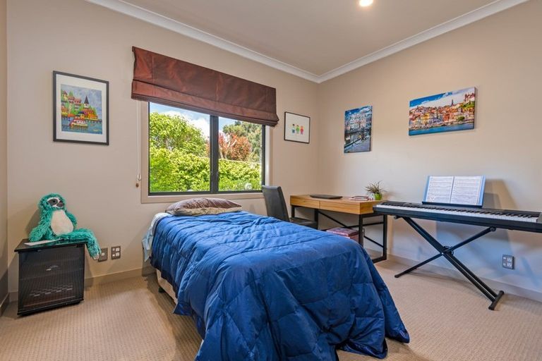 Photo of property in 60 Ruapehu Drive, Fitzherbert, Palmerston North, 4410