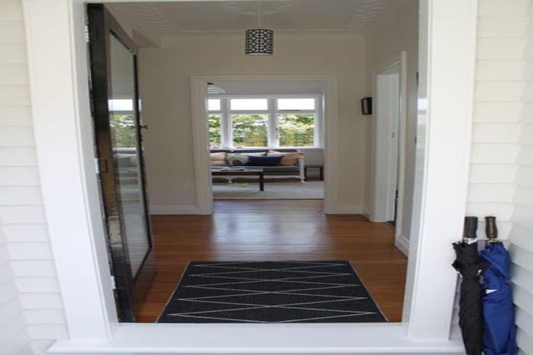 Photo of property in 9 Hinau Street, Eastbourne, Lower Hutt, 5013