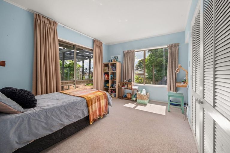 Photo of property in 10 Porter Avenue, Te Atatu South, Auckland, 0610