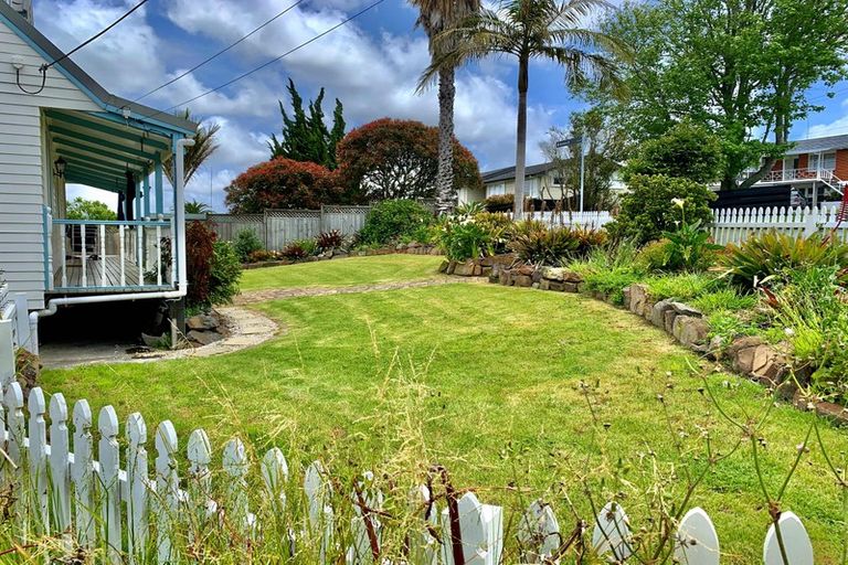 Photo of property in 30 Windy Ridge Road, Glenfield, Auckland, 0629