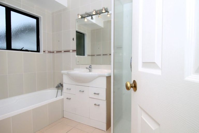 Photo of property in 99 Eugenia Rise, Totara Heights, Auckland, 2105