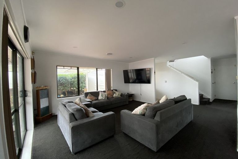 Photo of property in 208 Botany Road, Botany Downs, Auckland, 2010