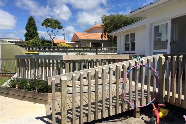 Photo of property in 52 Leslie Street, Waitara, 4320