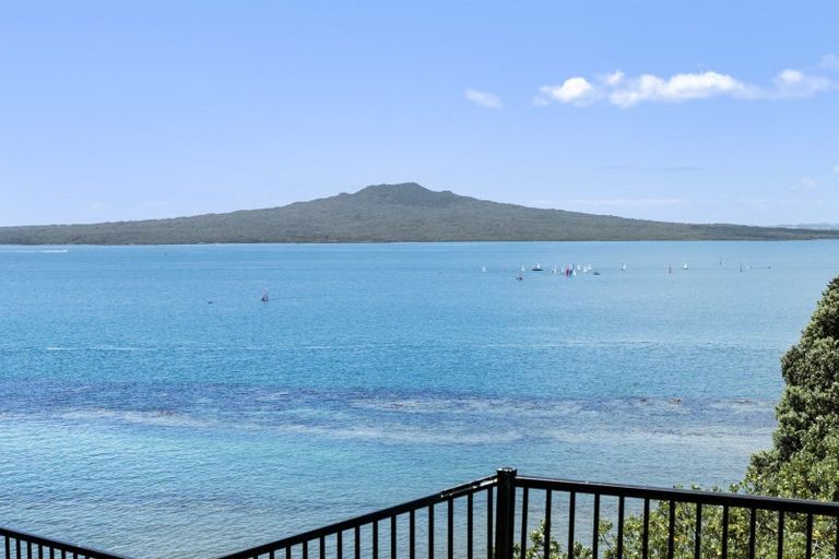 Photo of property in 3/64 Seacliffe Avenue, Belmont, Auckland, 0622