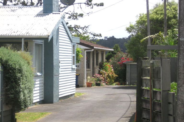 Photo of property in 2/31 Sunnyhaven Avenue, Beach Haven, Auckland, 0626