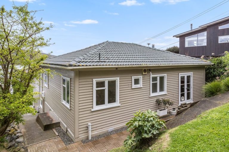 Photo of property in 28 Paremata Crescent, Paremata, Porirua, 5024