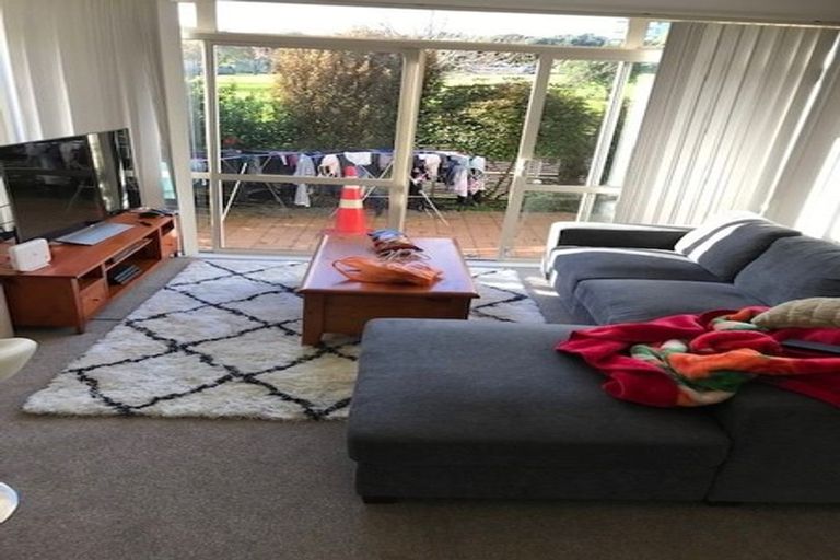 Photo of property in 2/1-5 Gleanor Avenue, Oteha, Auckland, 0632