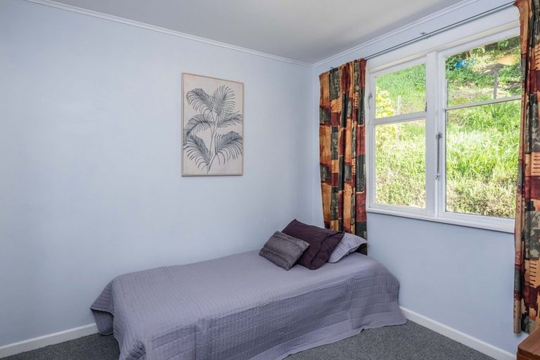 Photo of property in 123 Newlands Road, Newlands, Wellington, 6037