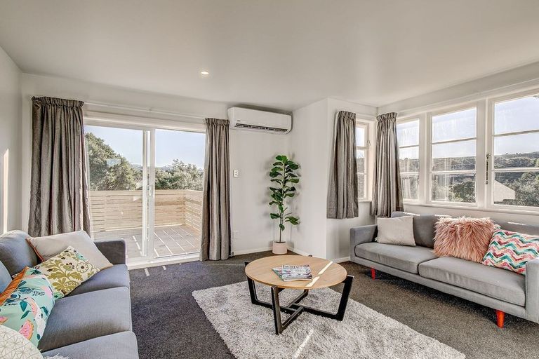 Photo of property in 33 Maher Place, Ranui, Porirua, 5024