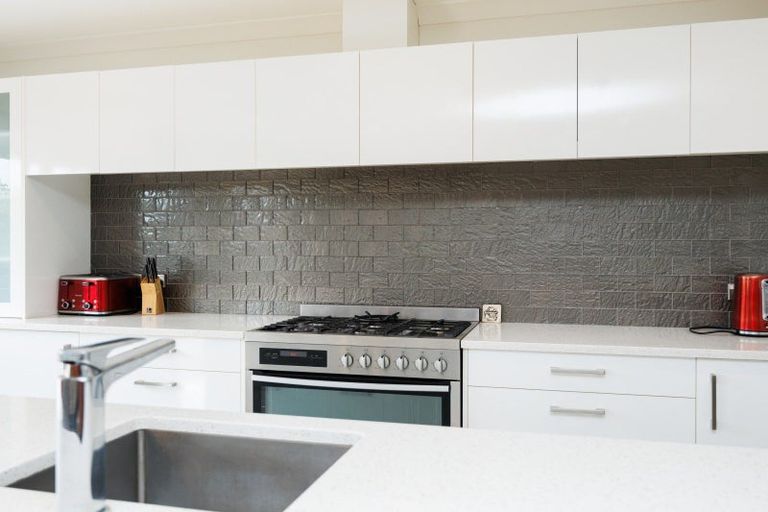 Photo of property in 5 Morocco Terrace, Kelvin Grove, Palmerston North, 4414