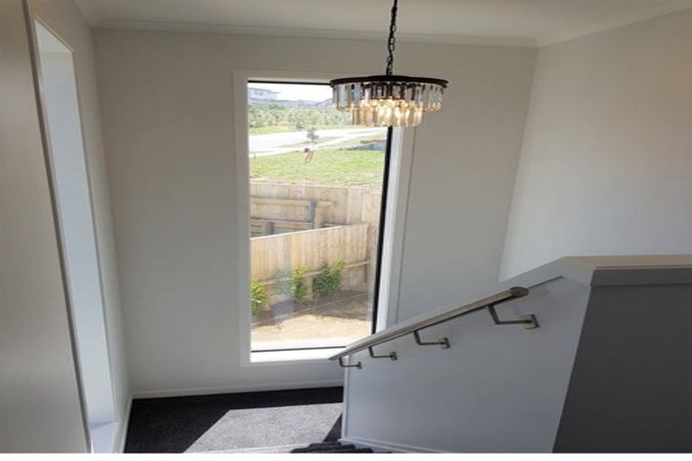 Photo of property in 1 Opaoa Way, Aotea, Porirua, 5024