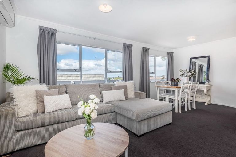 Photo of property in 127 Sunset Road, Totara Vale, Auckland, 0632