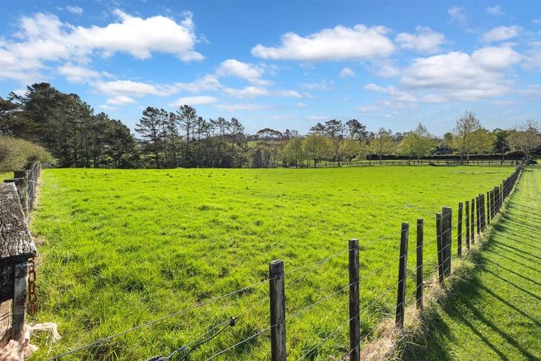 Photo of property in 68 Pomona Road, Kumeu, 0891