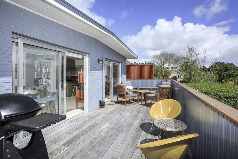 Photo of property in 3/100 Aberdeen Road, Campbells Bay, Auckland, 0620