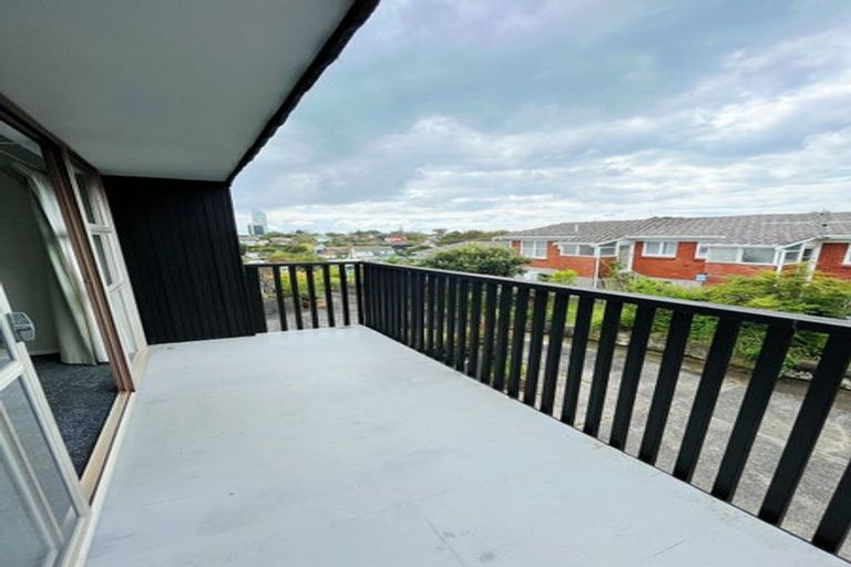 Photo of property in 3/8 Hart Road, Hauraki, Auckland, 0622