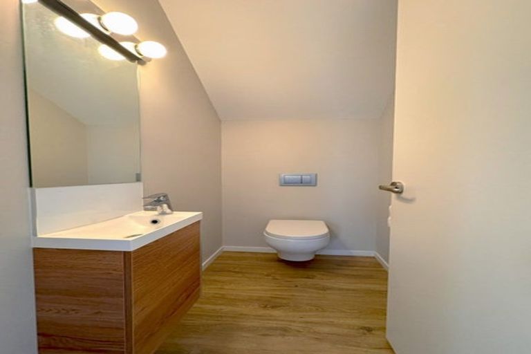 Photo of property in 17a Lake Pupuke Drive, Takapuna, Auckland, 0622