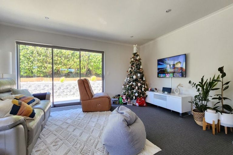 Photo of property in 260 Mark Avenue, Grenada Village, Wellington, 6037