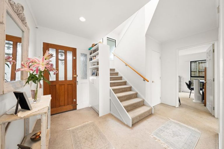 Photo of property in 91 Meadway, Sunnyhills, Auckland, 2010