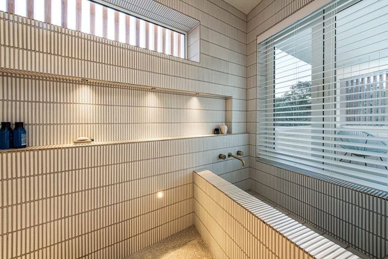 Photo of property in 5 Seaton Road, Murrays Bay, Auckland, 0630