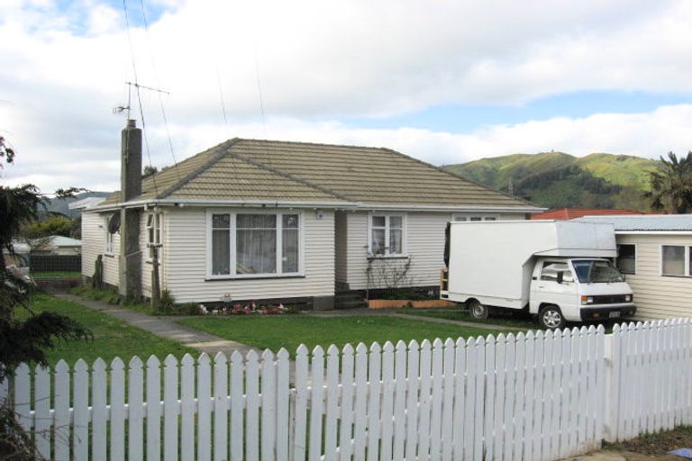 Photo of property in 102 Fraser Street, Wainuiomata, Lower Hutt, 5014