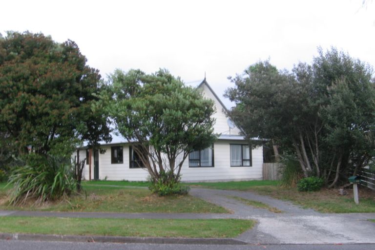 Photo of property in 13 Kanawa Street, Waikanae, 5036
