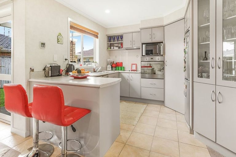 Photo of property in 43 Sovereign Isle Lane, Rototuna, Hamilton, 3210