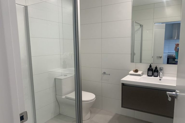 Photo of property in 2/18 Paraone Crescent, Takanini, 2112