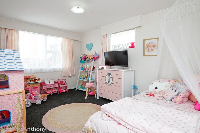 Photo of property in 15 Geraldine Crescent, Cloverlea, Palmerston North, 4412